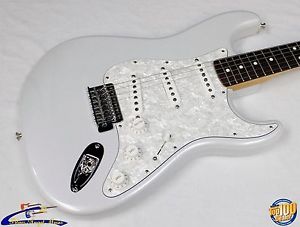 Fender Special Edition Stratocaster, White Opal, Rosewood FB, NEW!! #37196-2