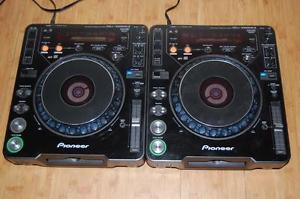 2X Pioneer CDJ 1000 mk3's  Pro CD turntables L@@@@@K!!!!!