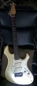 FENDER PERFORMER GUITAR - RARE -