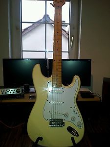 Fender Stratocaster (Squier) 1989 Vintage White Fender Pure Vintage '56 Pickups
