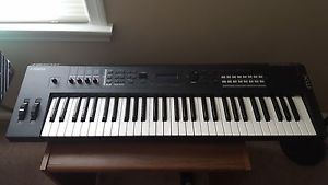 Yamaha MX61 Keyboard Synthesizer with Sustain Pedal (Mint Condition)