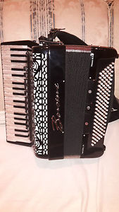 Akkordeon Borsini K9 Vienna 120 Bass Professionell Line Casotto