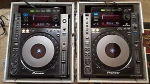 (2) Pioneer CDJ-900 w/ Flight Cases