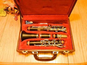 BUFFET CRAMPON E11 FRANCE EXCELLENT CONDITION VERY CLEAN!