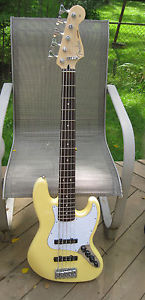 Fender Deluxe Jazz V Bass - Antique White, Active, String-thru!