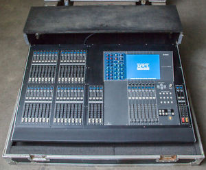 Yamaha M7CL - 32 Digital - Mixing Console LIVE January 2007 Road Case Dog house