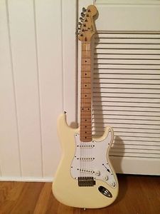 Fender stratocaster MIJ Made in Japan 1988 w/ Hardshell Case - Vintage White