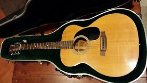 000 18 MARTIN ACOUSTIC GUITAR