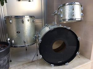 1966 SLINGERLAND SILVER SPARKLE DRUMSET