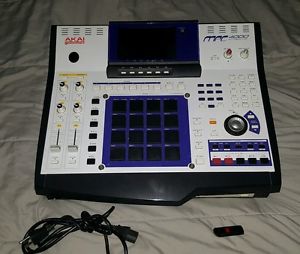 Dj M-80's Akai MPC-4000!  512ram 150gb HD 12gb usb stick of drums and kits!!