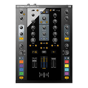 Native Instruments Traktor Kontrol Z2 - DJ Controller