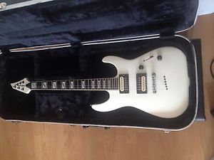 Guitare Jackson SLS3 Super Light Soloist 3 + Case Blanche Guitar White