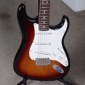 FENDER USA AMERICAN STRATOCASTER SPECIAL TWEED CASE AND ERIC JOHNSON STRAT PUPS