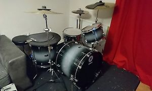 Yamaha rock tour drum kit