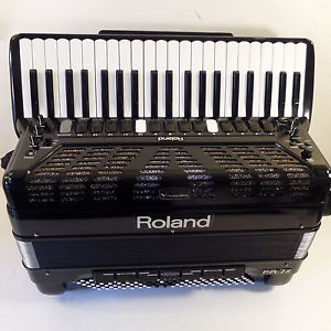 Roland FR-7x Black V-Accordion, FBC-7 Foot Pedal, Gig Bag, Manual - Excellent