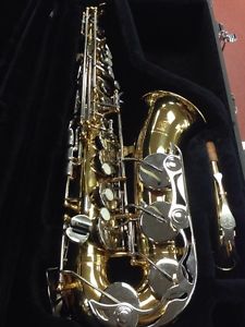 Yamaha YAS-26 Standard  Alto Saxophone w/Case Gold Lacquer Finish Body Mint