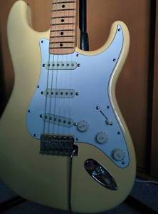 Excellent! Fender Japan Yngwie Malmsteen Stratocaster ST-YJM Made in Japan 2013