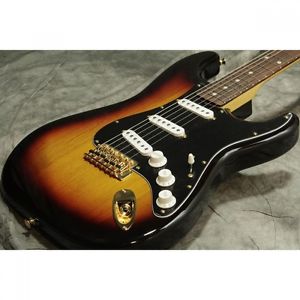 Fender Exclusive 3-Color Sunburst Classic 60s Stratocaster Gold Hardware Guitar