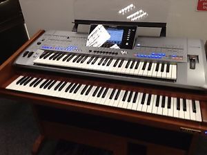 Yamaha Tyros 5 Traditionale Organ System in Perfect Condition Matching Bench