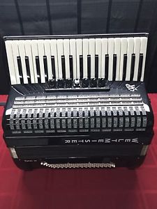 WELTMEISTER ACCORDION MODEL TOPAS III
