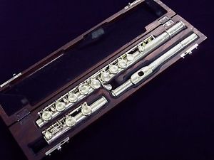 WILLIAM S. HAYNES FLUTE SERIAL NUMBER #4061 WITH BEAUTIFUL CASE