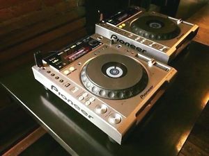 Pair of Pioneer CDJ-850's