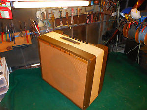 Vintage Univox Tube Guitar or Bass Amplifier 15 inch Thunderbolt & Tremelo