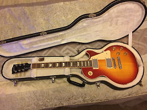 /// 2011 Gibson Les Paul Traditional Electric Guitar Gloss Cherry Sunburst  ///