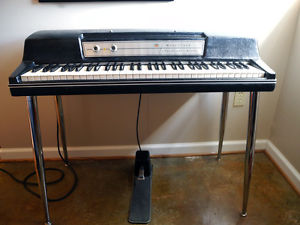 Vintage 1970s Wurlitzer 200A Electric Piano