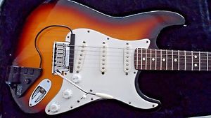Fender American 1993 Standard Stratocaster Electric Guitar 3 Tone Sunburst w/HSC