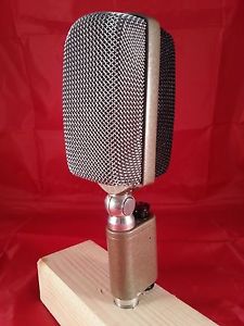 AKG D30 Dynamic Microphone
