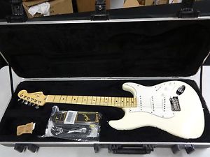 Electric Guitar 2011 Fender American Standard Stratocaster USA Olympic White