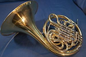 Yamaha YHR 662 Double French Horn with Case and Mouthpiece