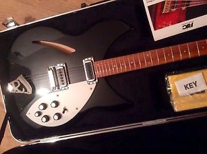 Rickenbacker 330 Ric with case and candy 2009 USA