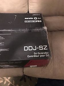 Pioneer DDJ-SZ Digital DJ Controller