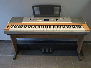 YAMAHA DGX-630 PORTABLE PIANO GRAU SATZ
