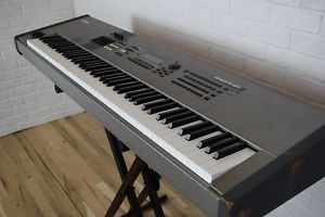 Yamaha Motif 8 88 key keyboard synth weighted keys-used synthesizer