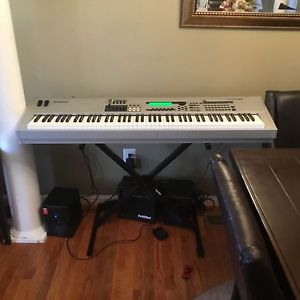 MO 8 YAMAHA SYNTHE  PIANO  88 KEYS ORIGINAL MADE IN JAPAN FEELS  like real piano
