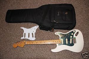 FENDER JIMI HENDRIX STRATOCASTER WHITE