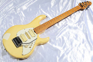 MusicMan Silhouette H-S-H w/Tremolo WHT Used  w/ Hard case