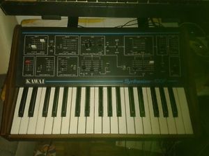 Analog synthesizer KAWAI 100F mit Kenton CV/Gate/Filter Eingang
