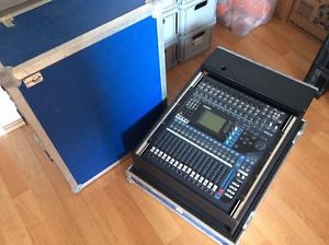 YAMAHA 01v96 inkl. Plugins ( REV-X / EQ601 / COMP260 ) inkl. Case