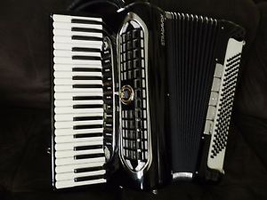 Stradavox Accordion