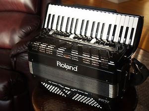 Roland FR 7X V Accordion with Roland Case...Excellent