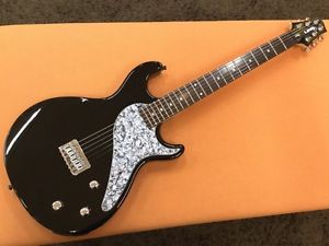 LINE 6 Variax Electric Guitar Free Shipping w/Foot controller, stereo cable