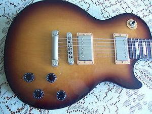GIBSON LES PAUL 100TH ANNIVERSARY LIMITED  ELECTRIC GUITAR WITH CASE AUTO TUNING