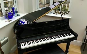 Suzuki Baby Grand Piano