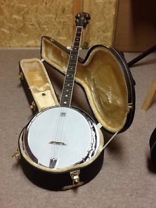 Alvarez Deluxe 5-string Banjo With Hard Shell Plush Lined Case
