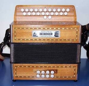 Fisarmonica diatonica Hohner Merlin tono a/d - a / d +. custodia, cinghie. NUOVO