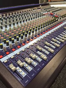Midas Venice 320 32-Channel Analog Mixing Console, Road Case With Dog House